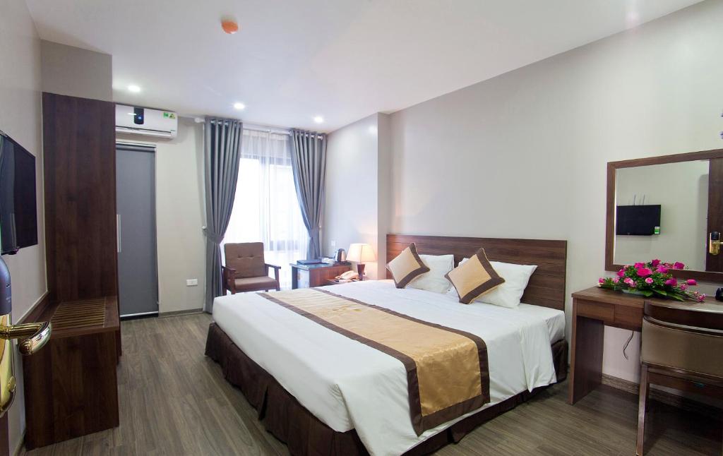 Postel nebo postele na pokoji v ubytování Victor Hanoi Hotel