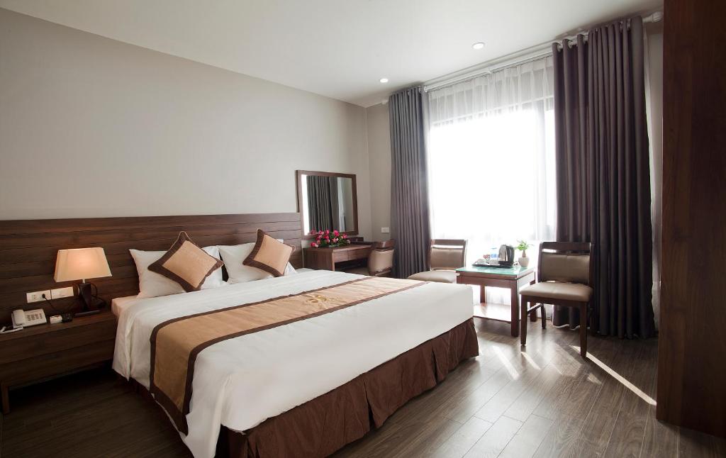 Postel nebo postele na pokoji v ubytování Victor Hanoi Hotel