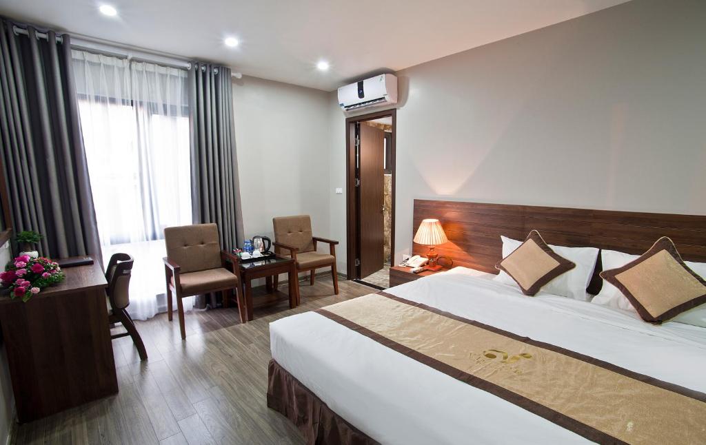 Postel nebo postele na pokoji v ubytování Victor Hanoi Hotel