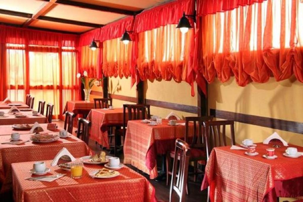 Restauracja lub miejsce do jedzenia w obiekcie Hotel Cassia