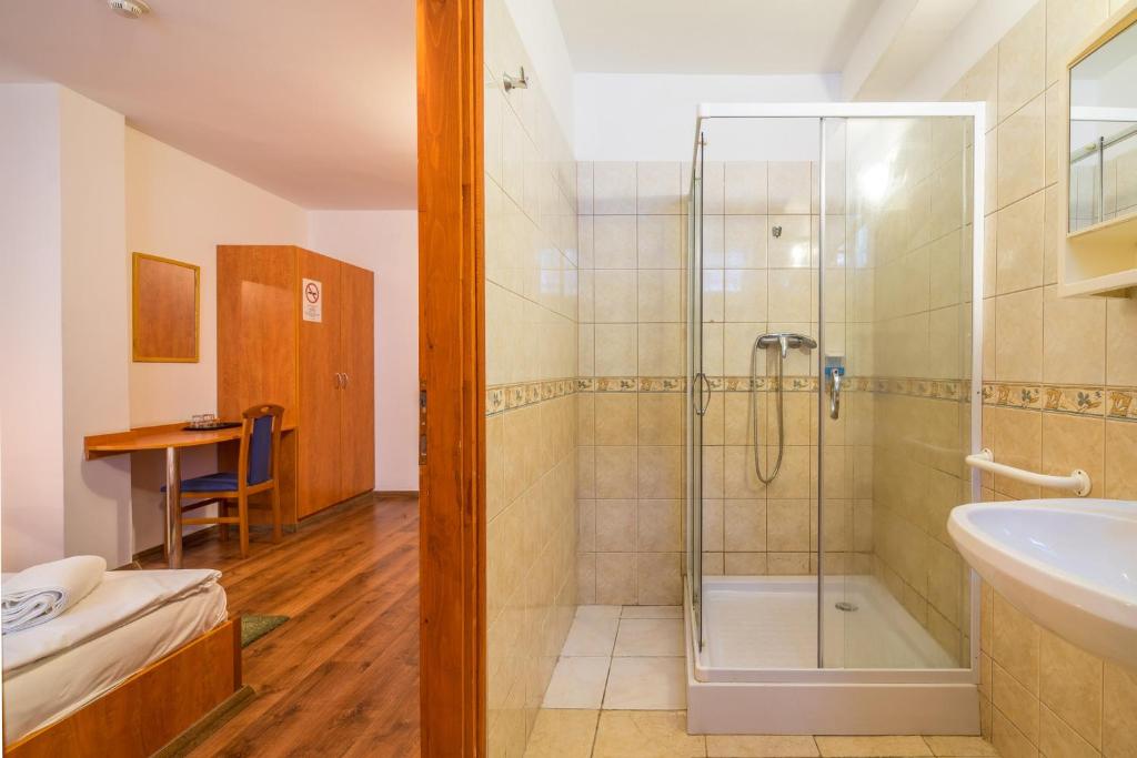 Koupelna v ubytování Easy Star Hotel