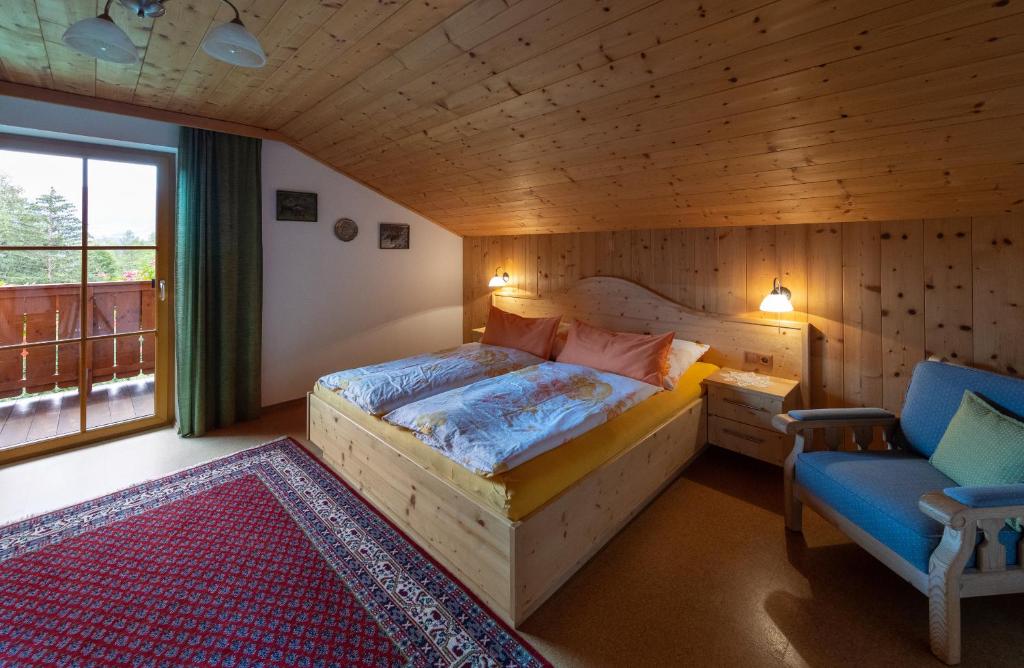 Postel nebo postele na pokoji v ubytování Unterschwabegghof