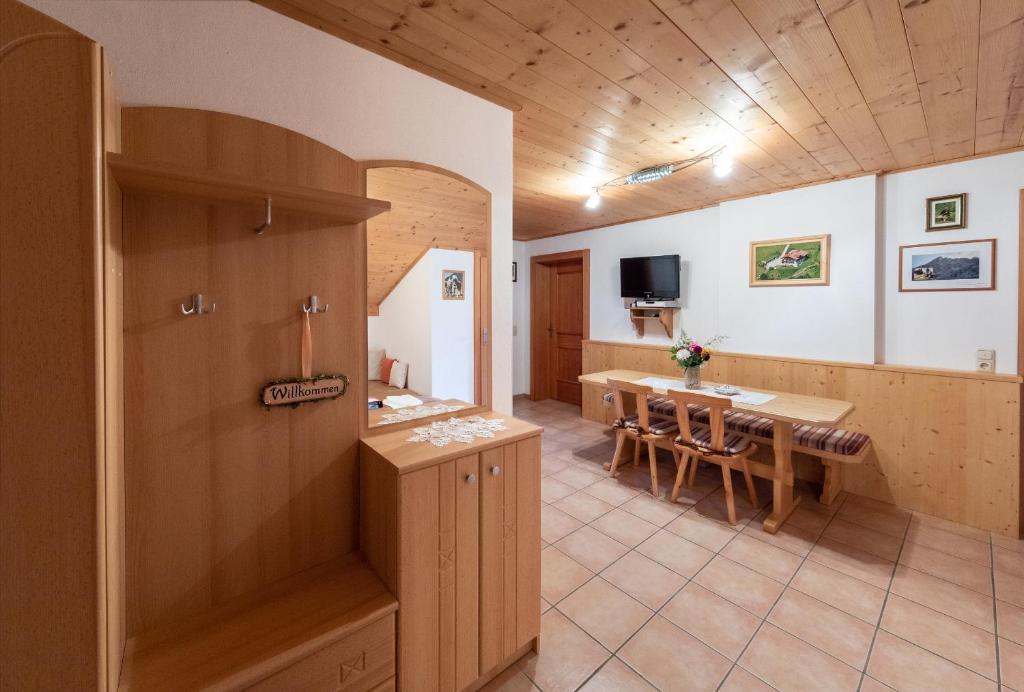 Kuchyň nebo kuchyňský kout v ubytování Unterschwabegghof