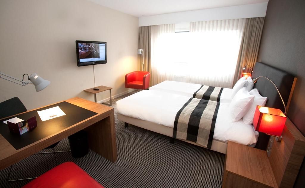 Postel nebo postele na pokoji v ubytování Mercure Hotel Den Haag Central