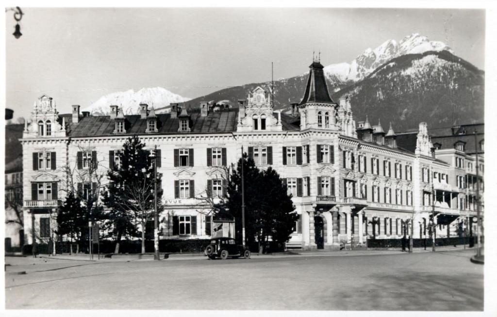 Nespecifikovaný výhled na hory nebo výhled na hory při pohledu z hotelu