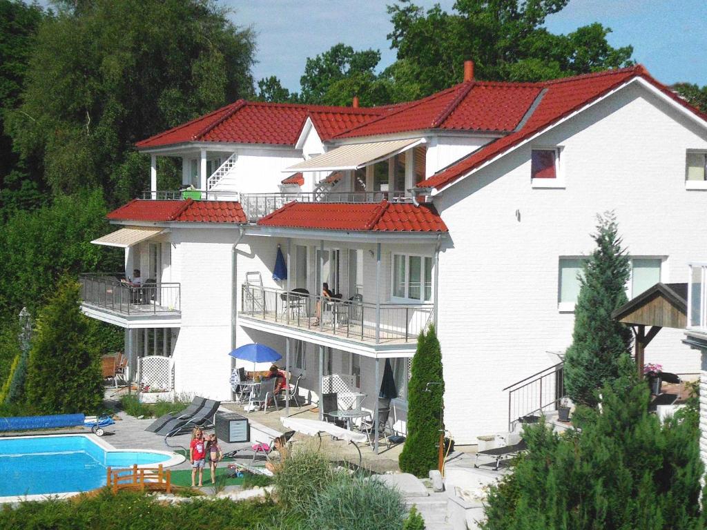 Bazén v ubytování Villa Vogelsang nebo v jeho okolí