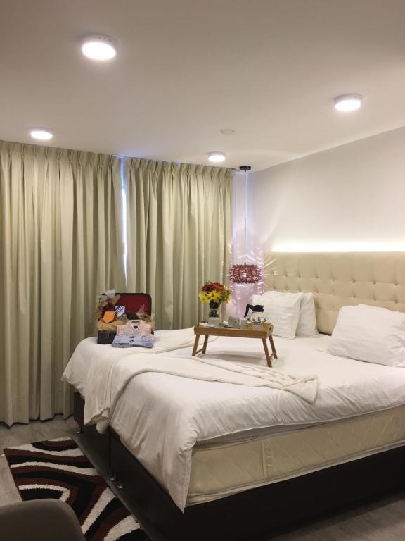 Postel nebo postele na pokoji v ubytování Hotel Inter Bogotá