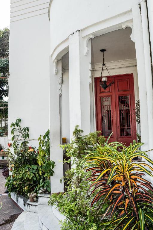  Mambembe House