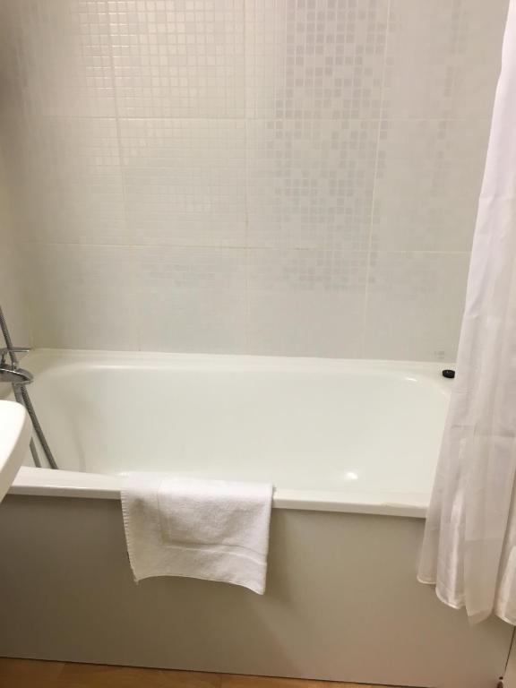 Campanile Dax - Saint-Paul-Les-Dax - Chambre Triple (1 Lit Double + 1 Lit Junior)