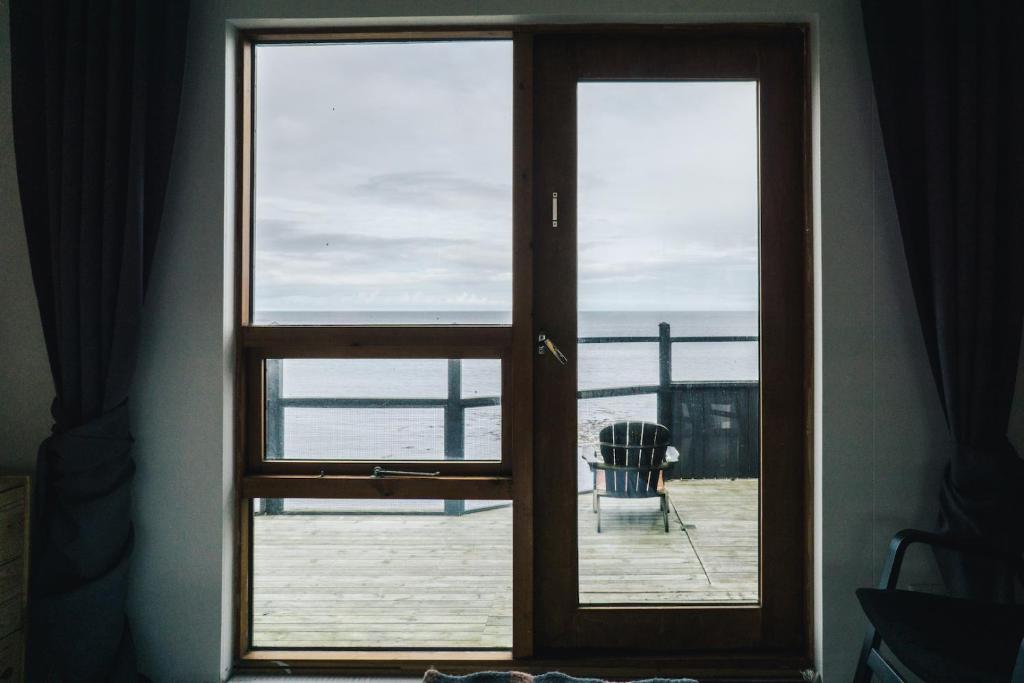 Vista generica sul mare o vista sul mare dall'interno dell'appartamento