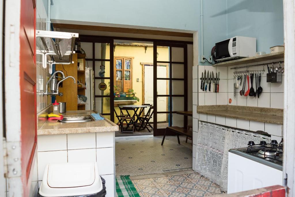  Mambembe House