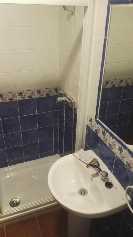 Koupelna v ubytování Pensión Venta Julián HCA01134
