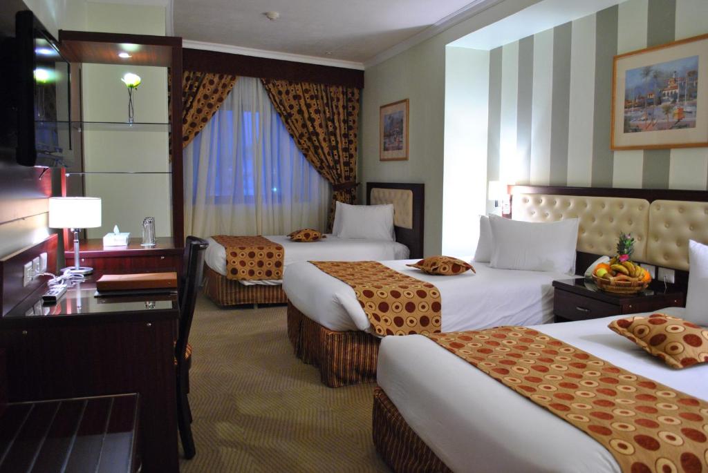 Postel nebo postele na pokoji v ubytování Larsa Hotel