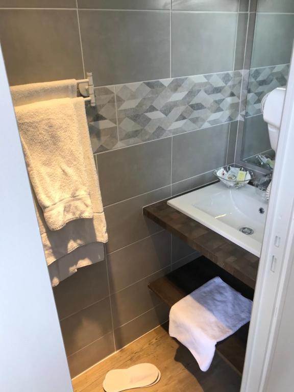 HÔTEL LES IRIS - Habitación Triple Estándar