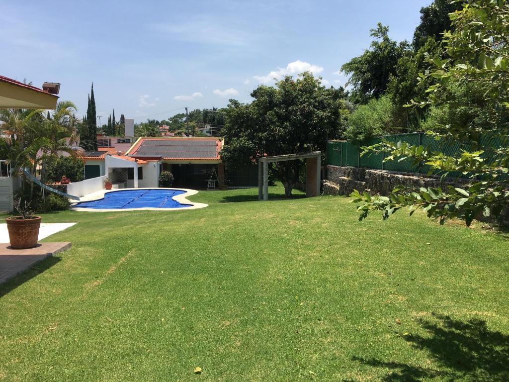 Casa Con Alberca Y Bungalow En Lomas De Cocoyoc