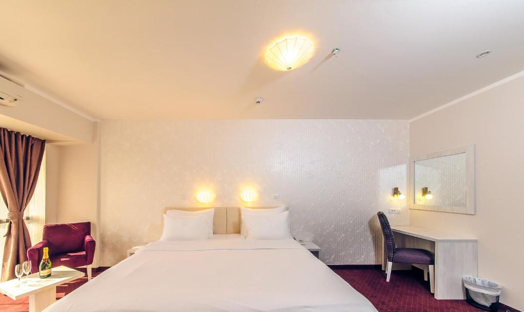 Postel nebo postele na pokoji v ubytování Philia Hotel