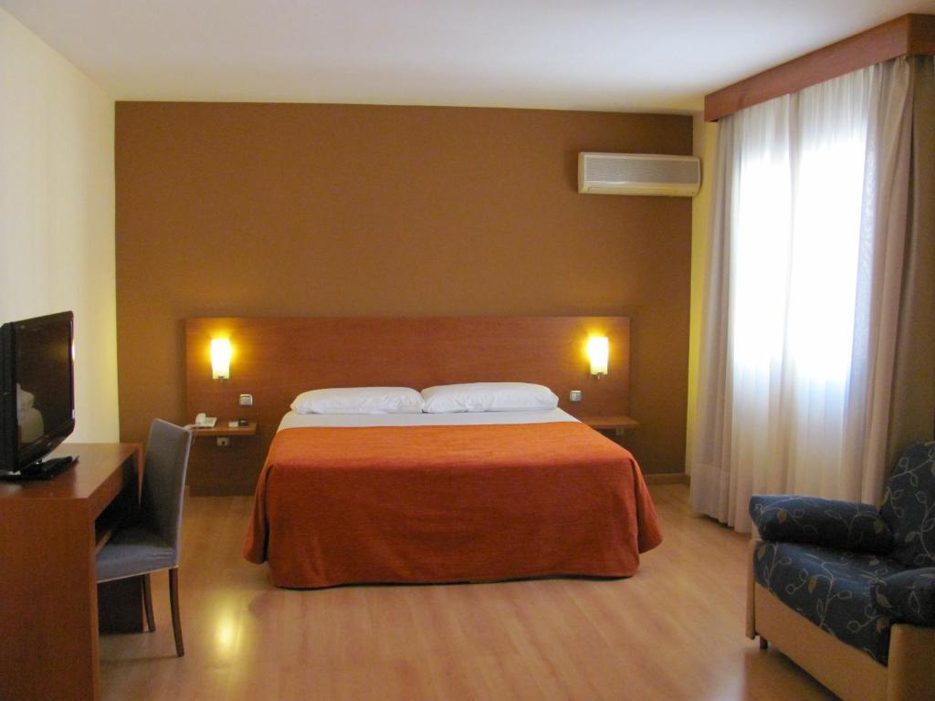 Postel nebo postele na pokoji v ubytování Hotel Torre Monreal