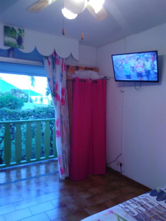 TV a/nebo společenská místnost v ubytování Studio zen