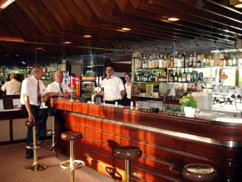 Lounge nebo bar v ubytování Hotel Adriatic
