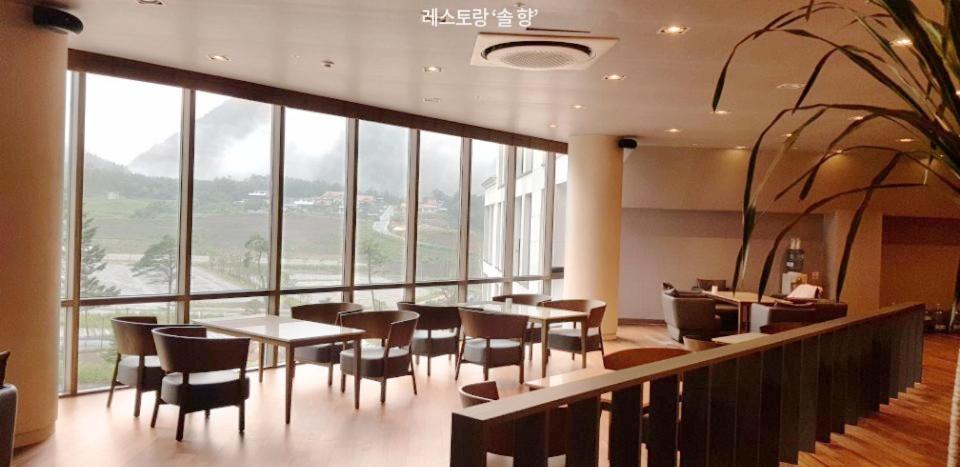 Restaurace v ubytování Pine Forest Jeongseon Alpine Resort