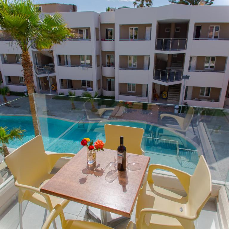 Bazén v ubytování Marika Hotel nebo v jeho okolí