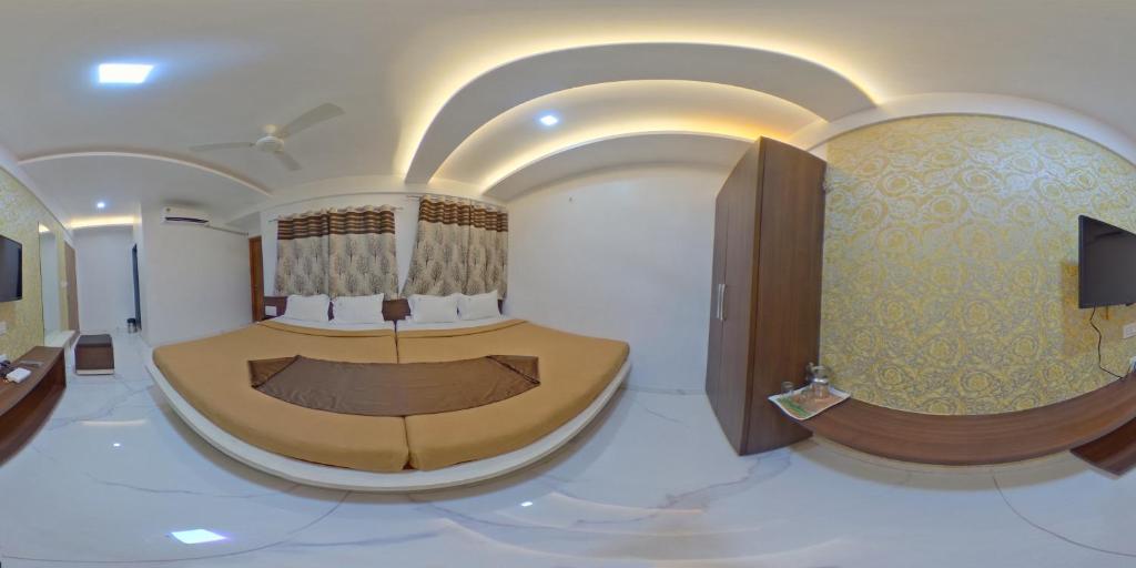 Hotel Ramkrishna Inn - Executive 4 Bettens AC -Zimmer
