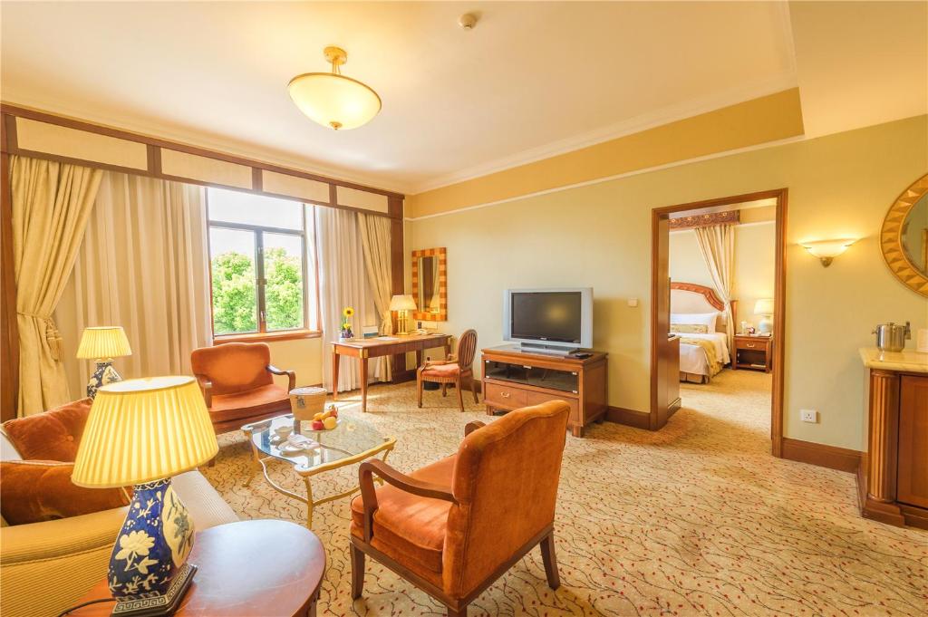 Shangri-La Hangzhou - The back garden of West Lake - Suite Ejecutiva
