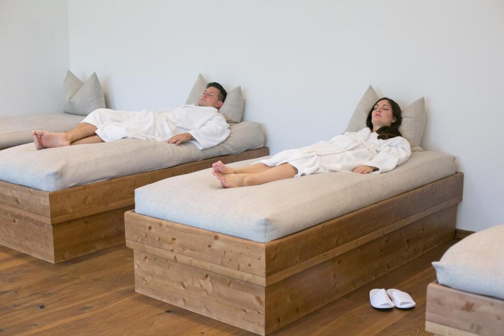 Postel nebo postele na pokoji v ubytování Salzburg Hotel Holznerwirt