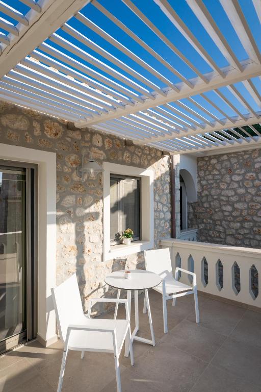 Balkón nebo terasa v ubytování Anemolia Parga Suites