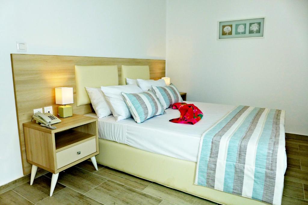 Postel nebo postele na pokoji v ubytování Amaryllis Beach Hotel