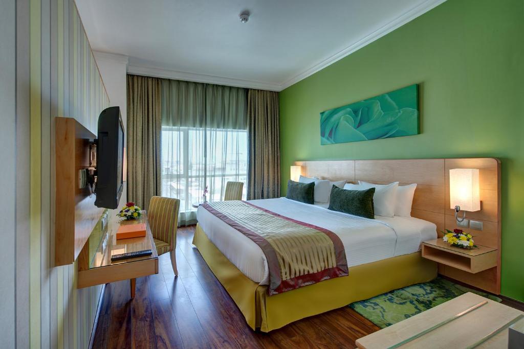 A bed or beds in a room at Al Khoory Executive Hotel, Al Wasl