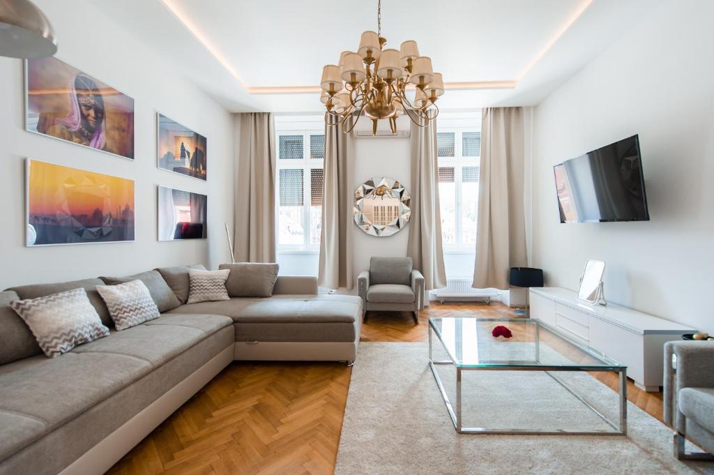 a living room with a couch and a chandelier at Casa Mandl in Braşov