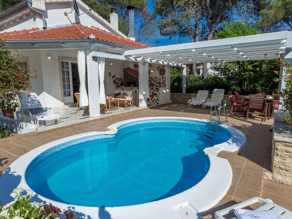 a swimming pool in the backyard of a house at Spacious Holiday Home in Molat with Pool in Brgulje