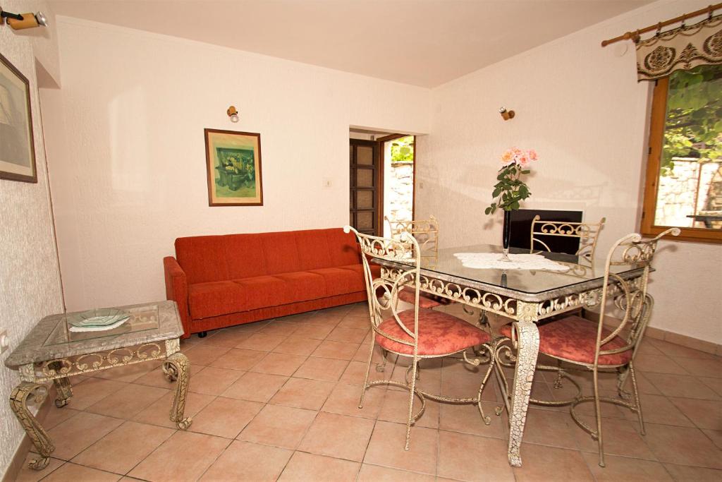 Posedenie v ubytovaní Holiday Home Linet