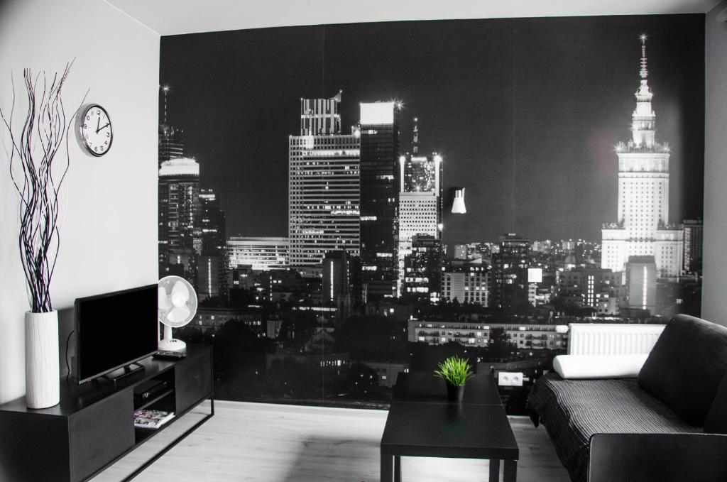 Televízia a/alebo spoločenská miestnosť v ubytovaní Apartament Expo Brylowska