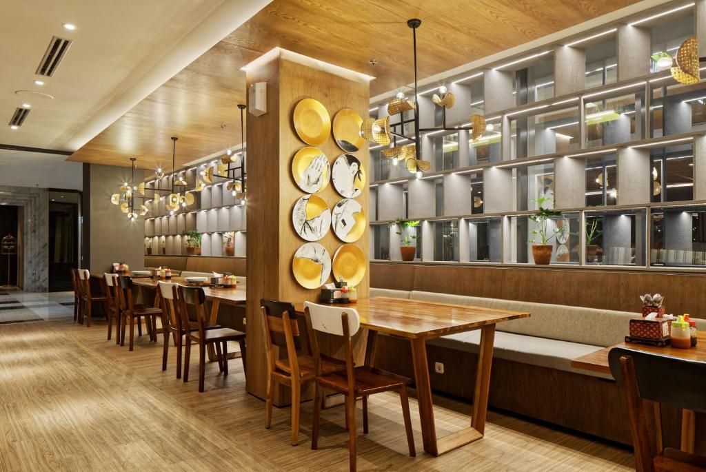 Restaurace v ubytování MaxOne Platinum Hayam Wuruk