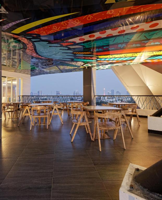 Restaurace v ubytování MaxOne Platinum Hayam Wuruk