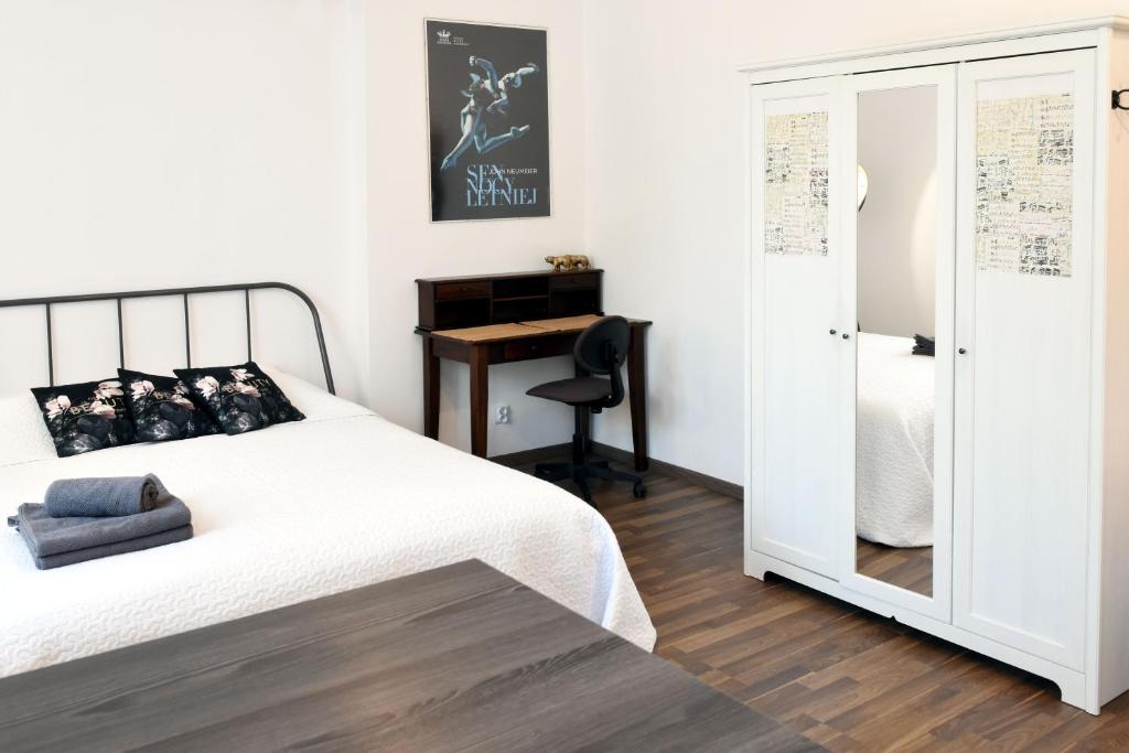 Posteľ alebo postele v izbe v ubytovaní Old Town Studio Apartment