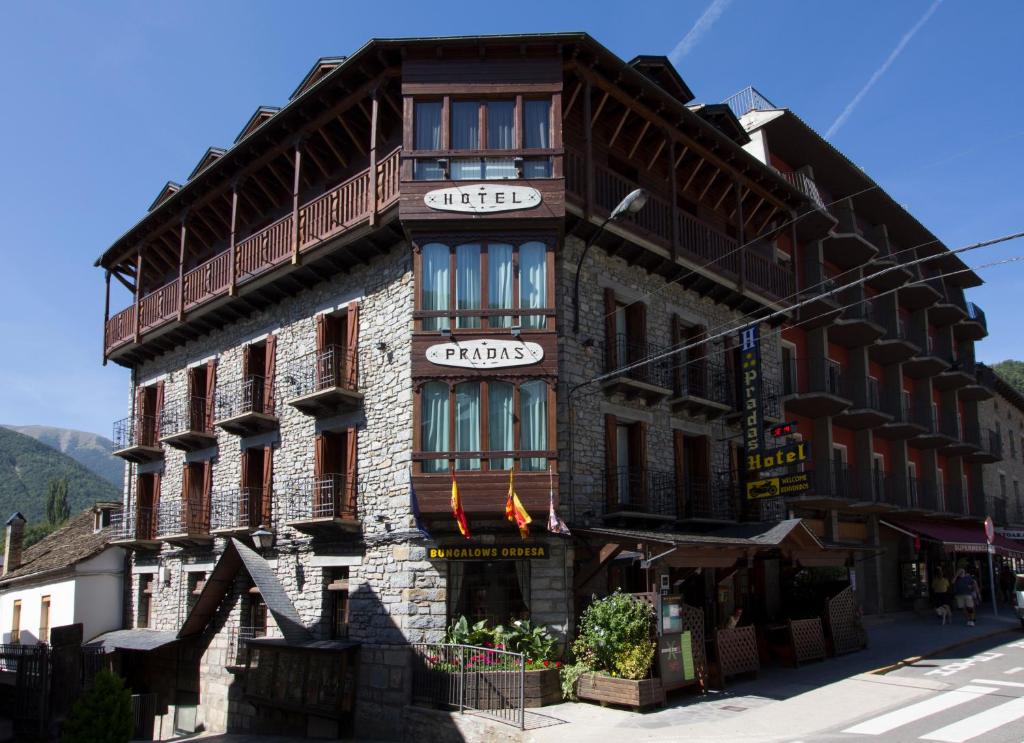 a building on the side of a street at Hotel Pradas Ordesa in Broto