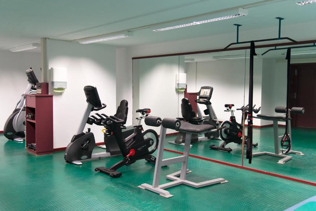 Posilňovňa alebo fitness centrum v ubytovaní Alpenhotel Weitlanbrunn