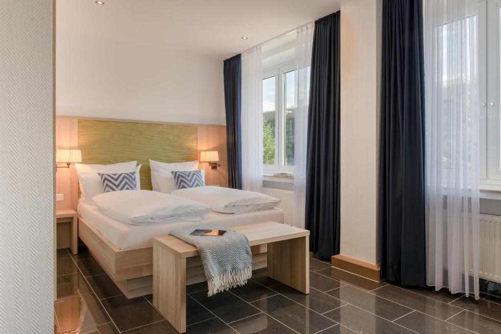 Postel nebo postele na pokoji v ubytování Hotel Conti Am Hauptbahnhof