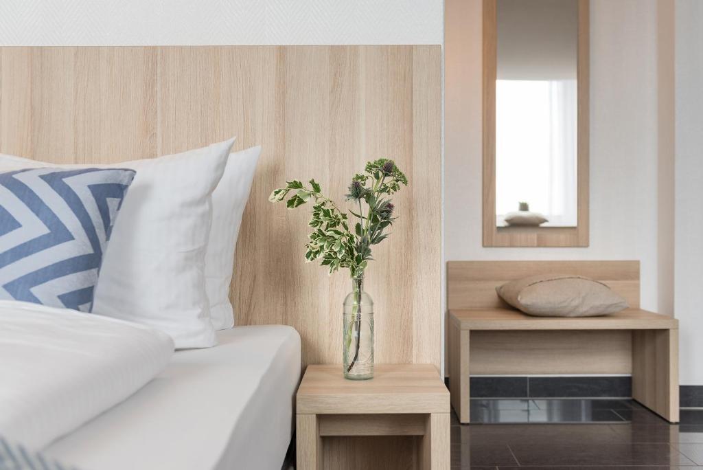 Postel nebo postele na pokoji v ubytování Hotel Conti Am Hauptbahnhof