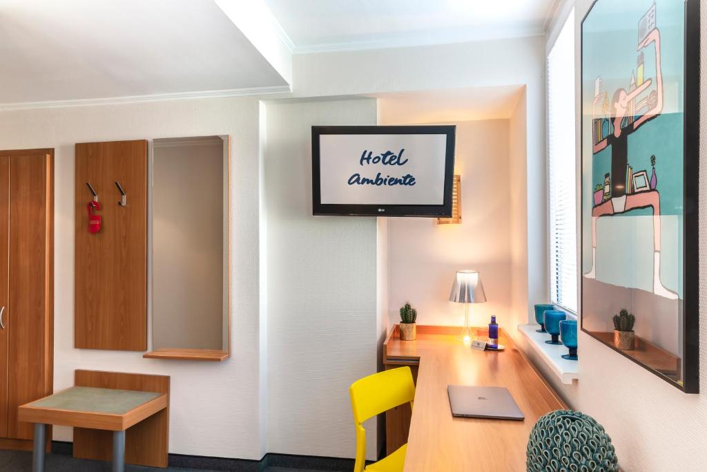 TV a/nebo společenská místnost v ubytování Hotel Ambiente Berlin City