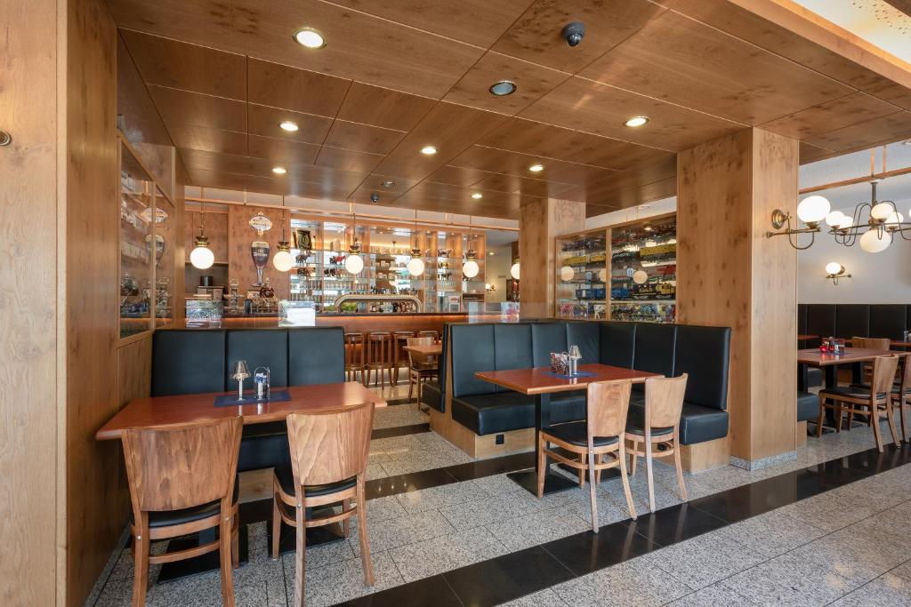 Lounge nebo bar v ubytování Hotel Conti Am Hauptbahnhof