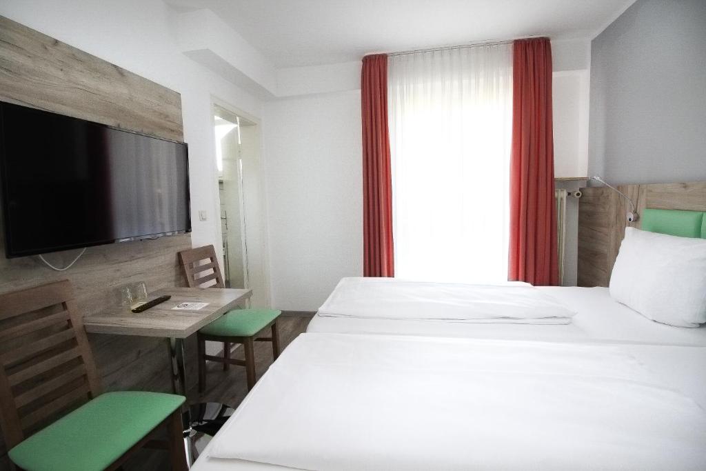 Postel nebo postele na pokoji v ubytování Hotel Pension Köberl
