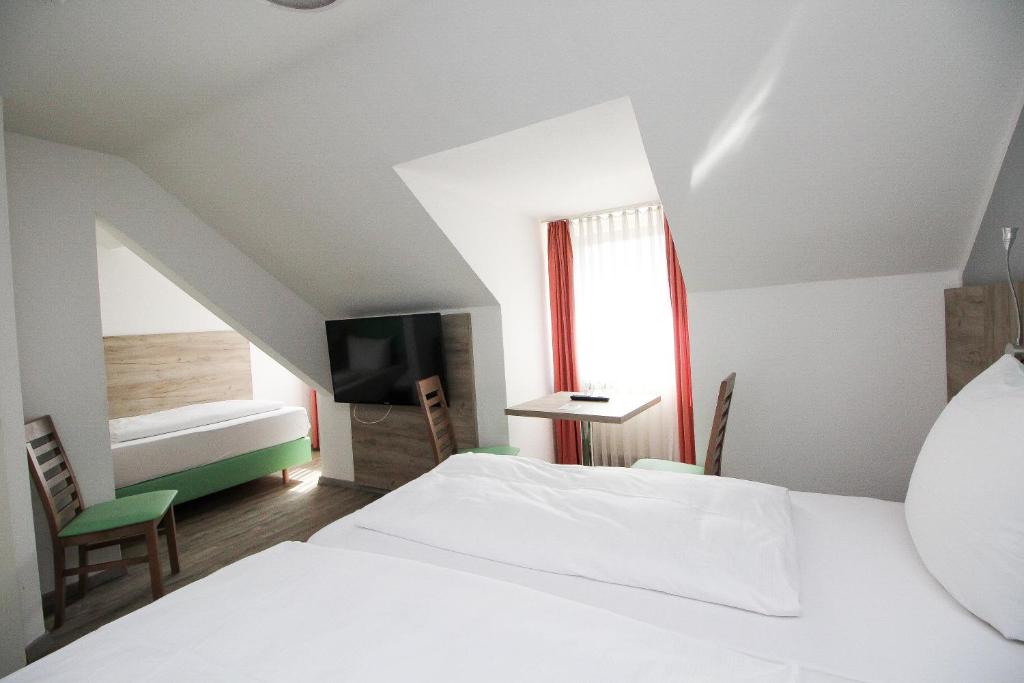 Postel nebo postele na pokoji v ubytování Hotel Pension Köberl