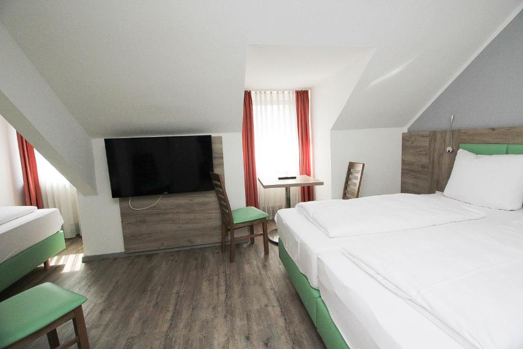 Postel nebo postele na pokoji v ubytování Hotel Pension Köberl