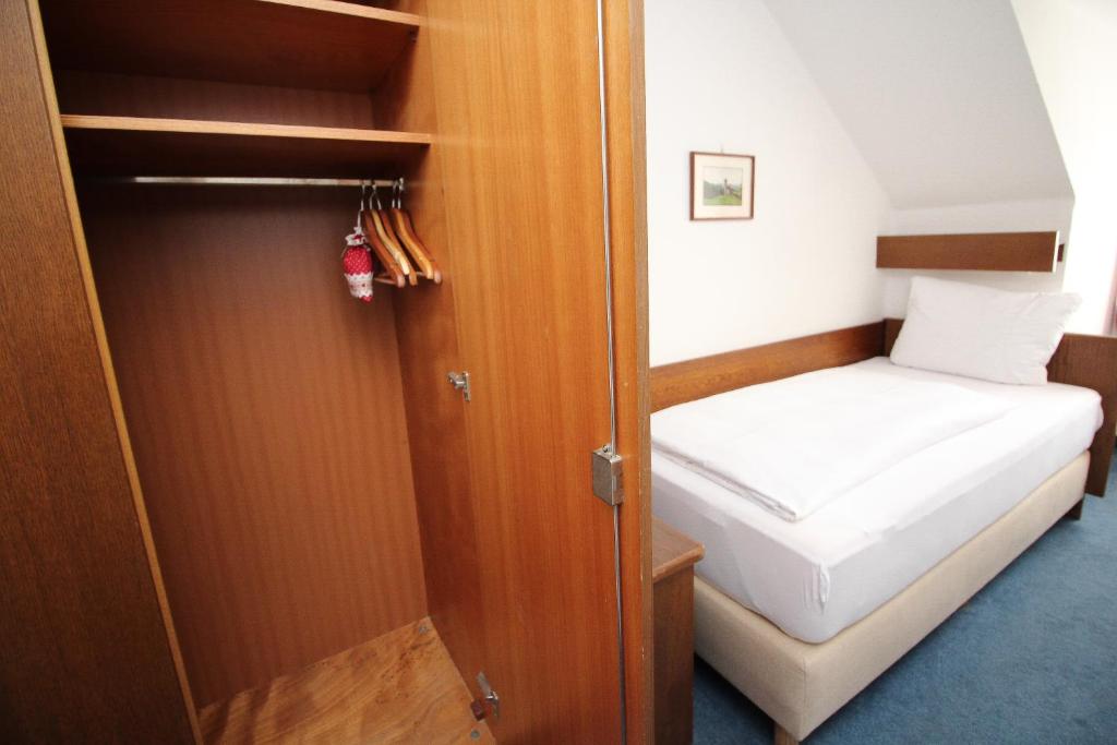 Postel nebo postele na pokoji v ubytování Hotel Pension Köberl