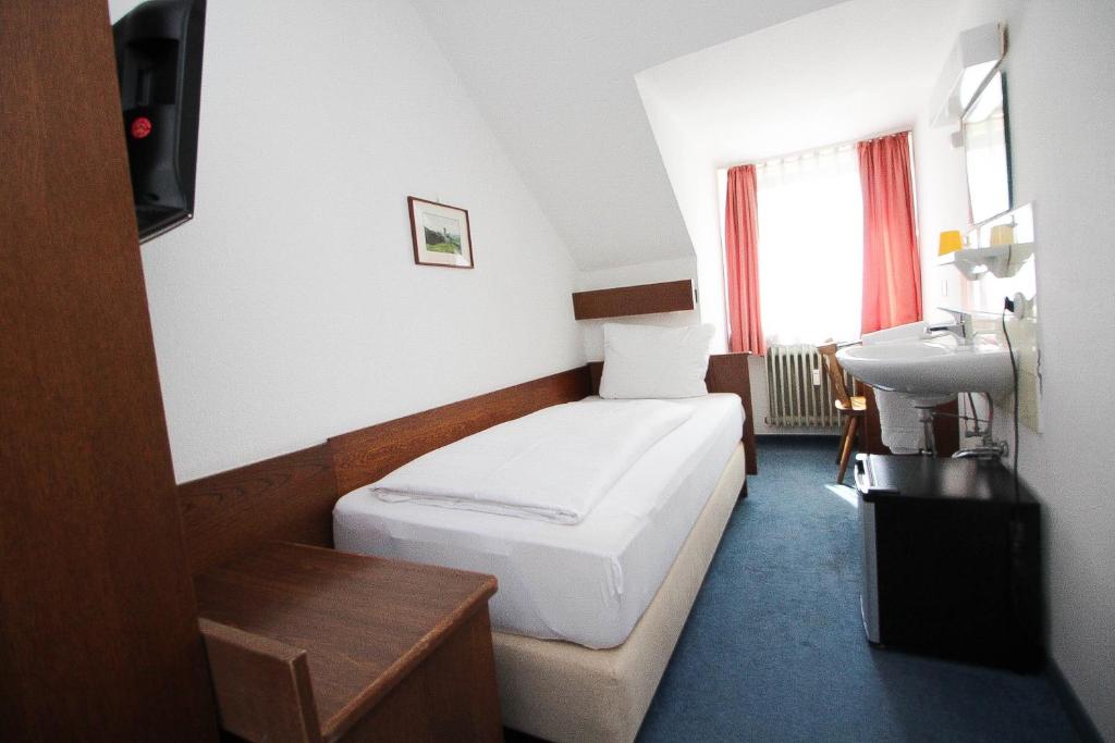 Postel nebo postele na pokoji v ubytování Hotel Pension Köberl