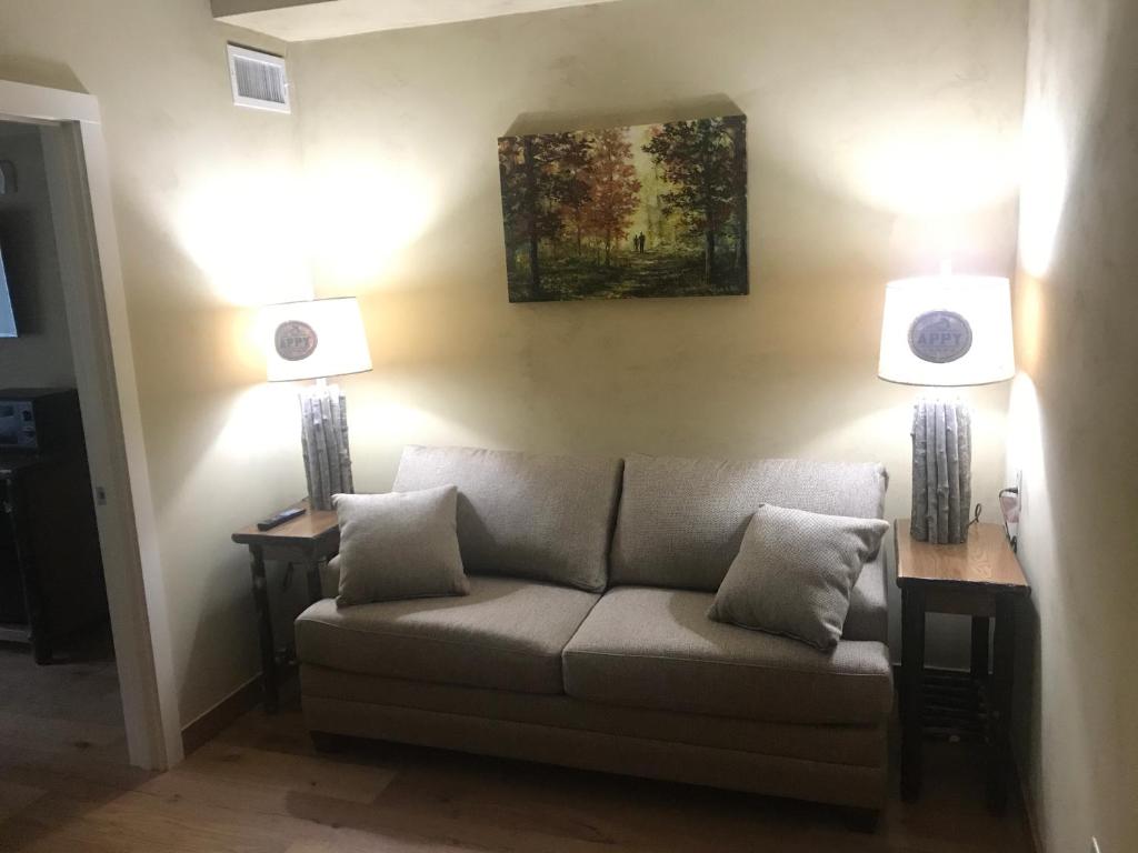 Ein Sitzbereich in der Unterkunft The Appy Lodge